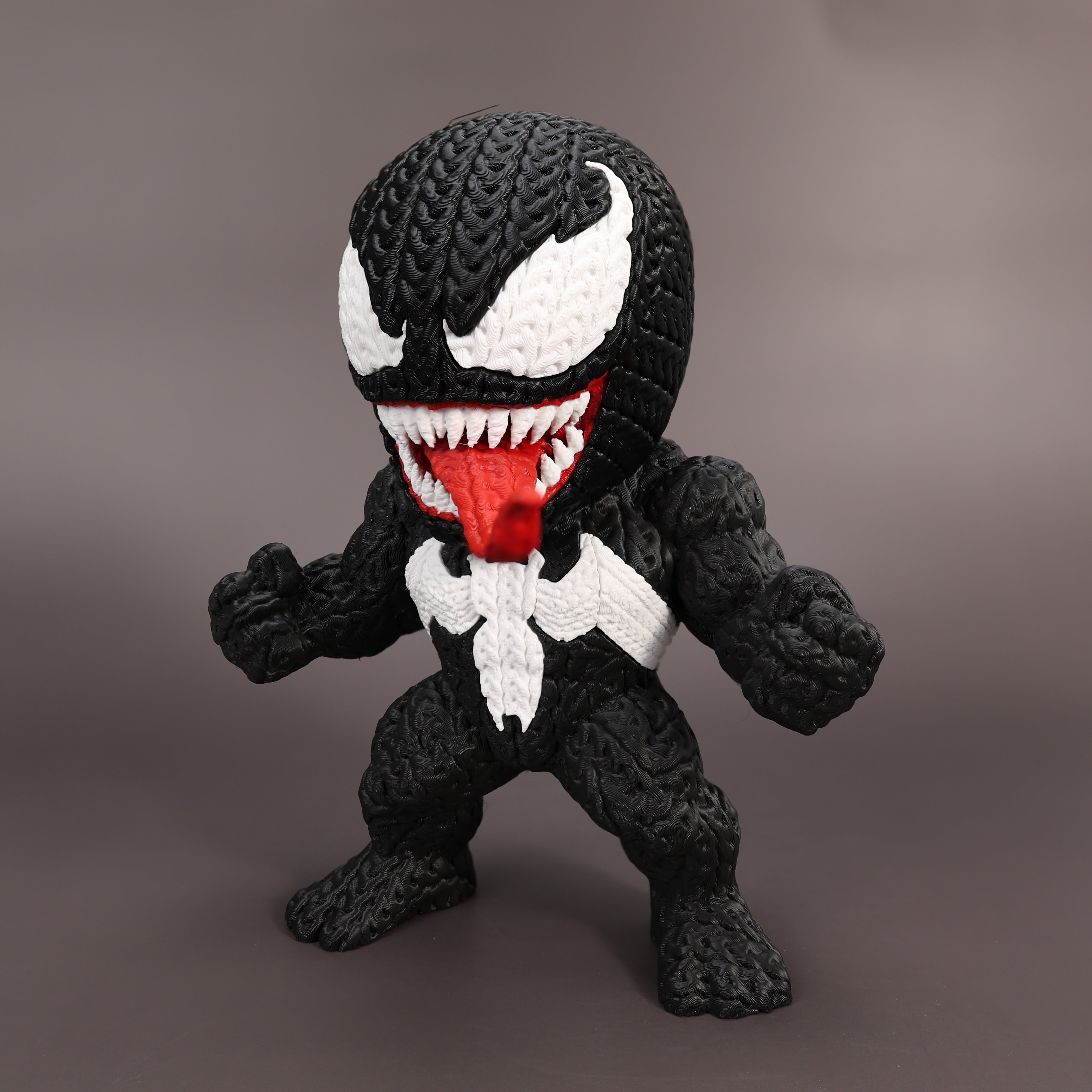 Venom Crochet Edition – Figura 3D Articulada de 18 cm