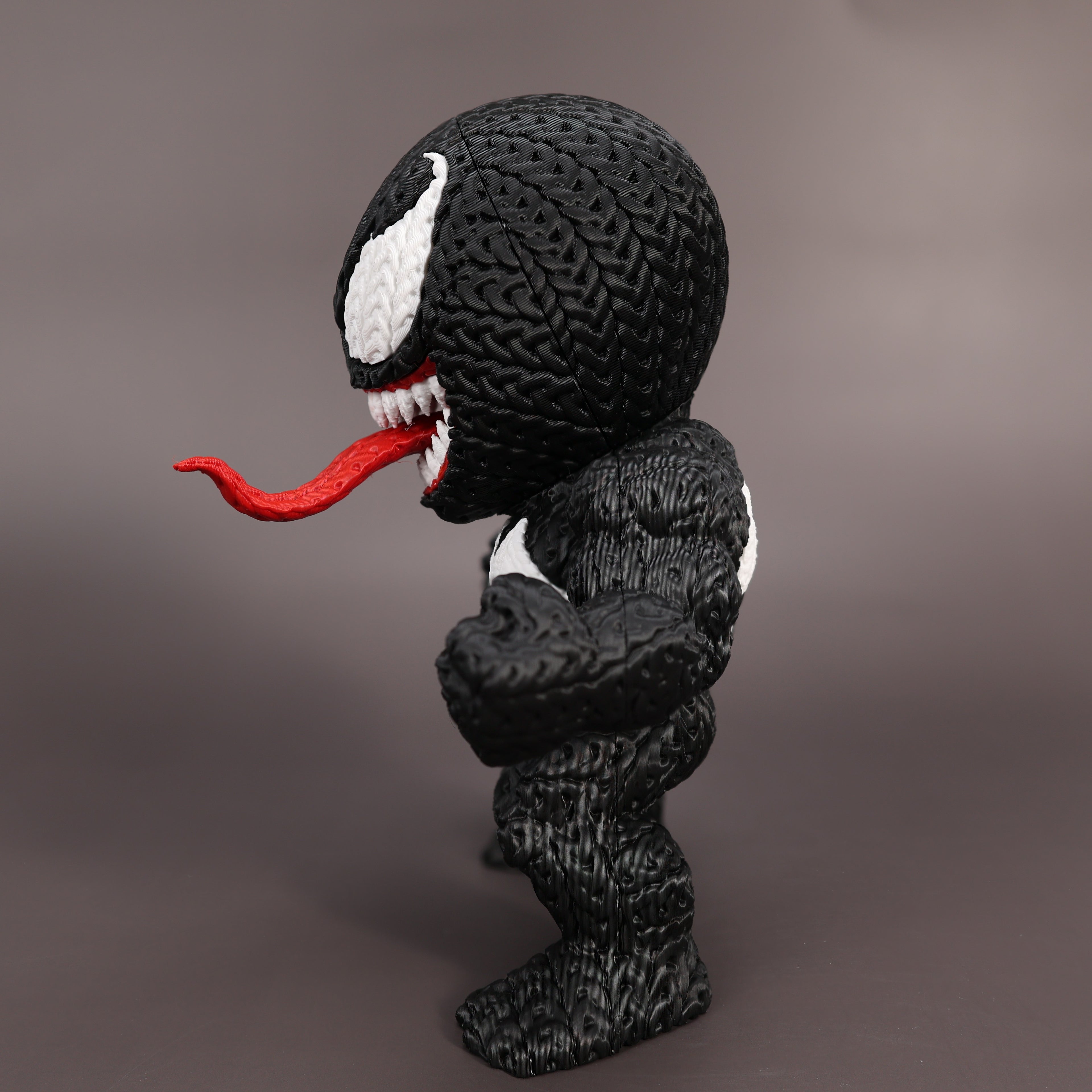 Venom Crochet Edition – Figura 3D Articulada de 18 cm