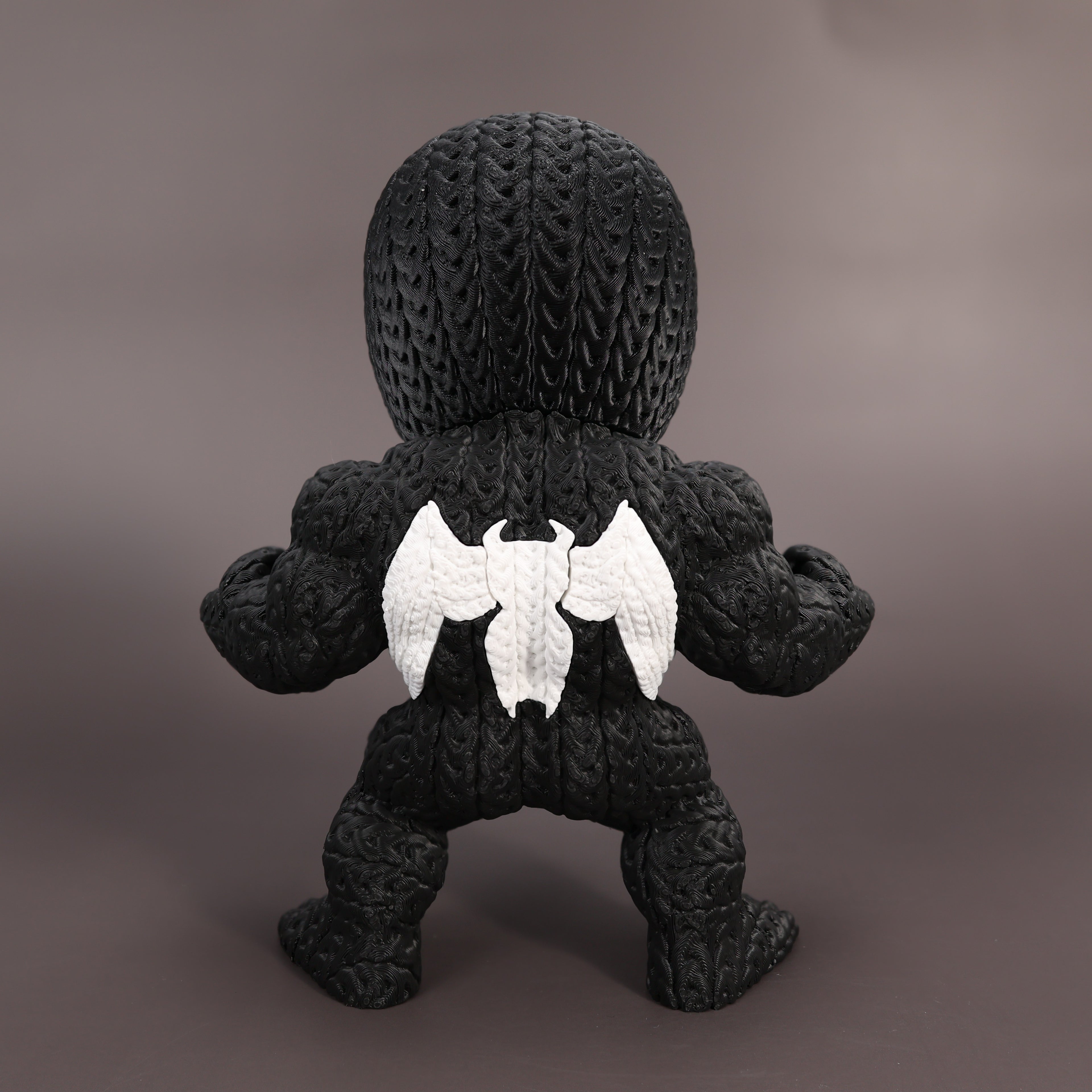 Venom Crochet Edition – Figura 3D Articulada de 18 cm