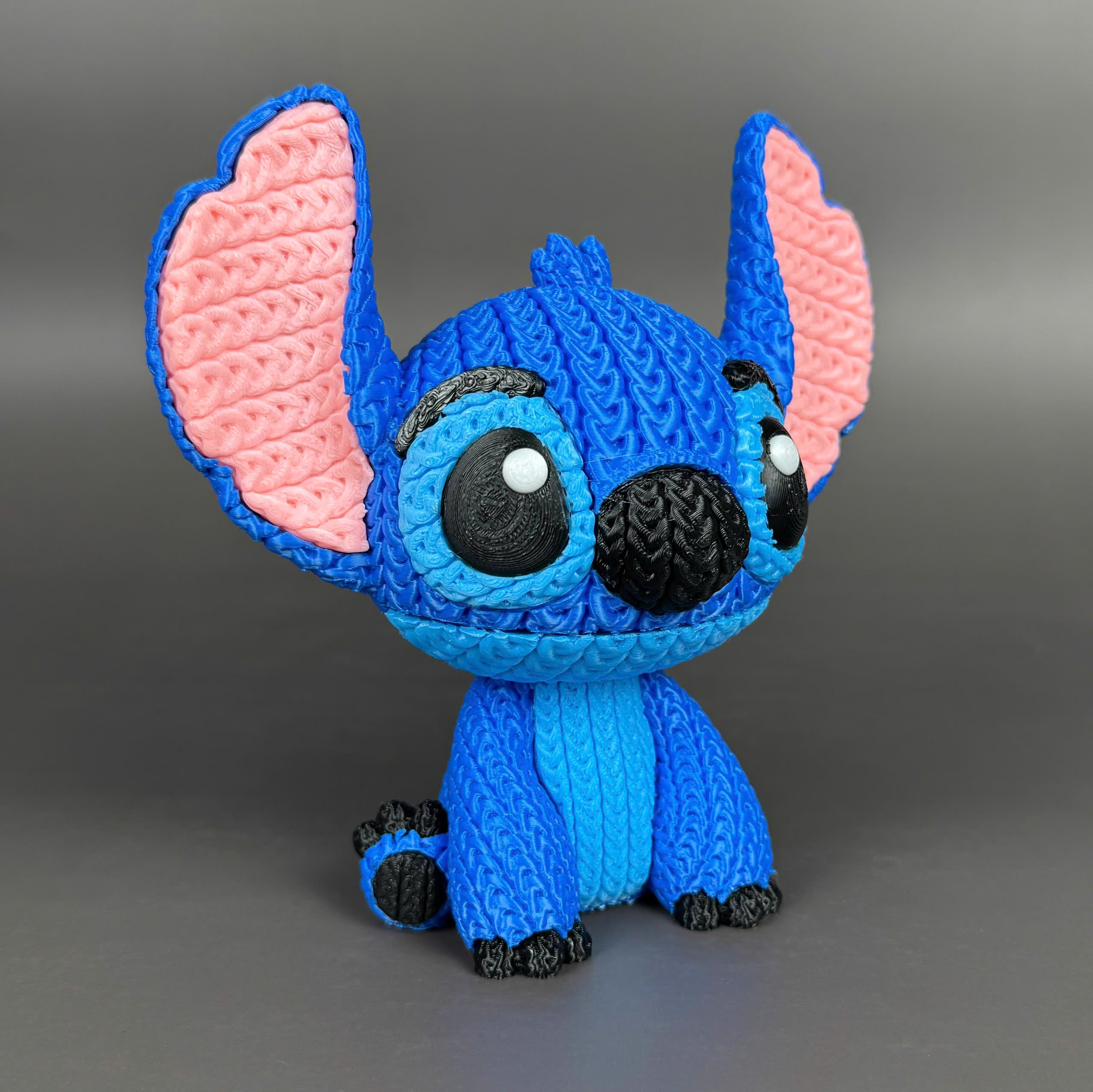 Stitch Sentado Crochet Edition - Figura 3D Articulada