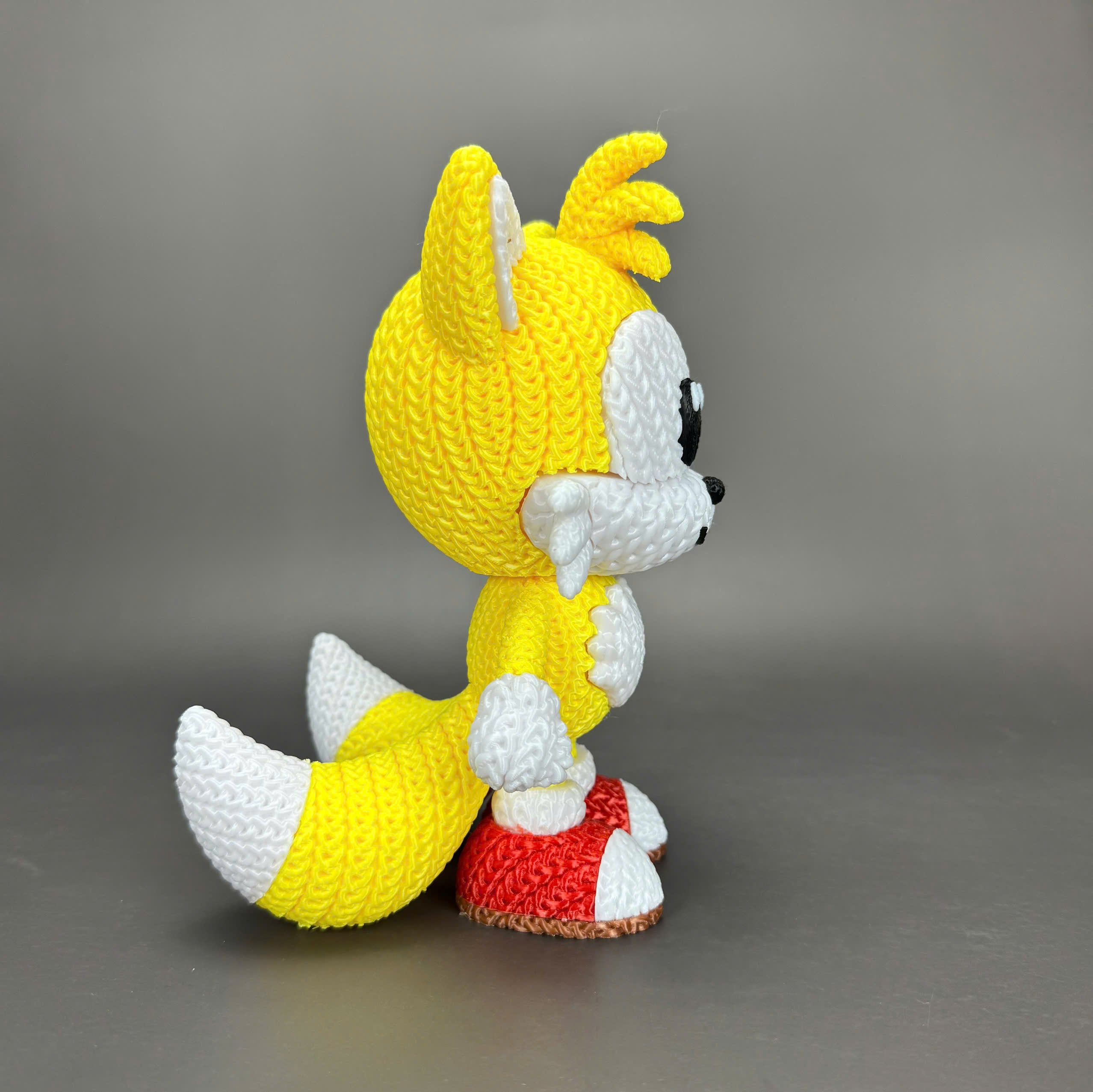 Tails Crochet Edition – Figura 3D Articulada de 18 cm