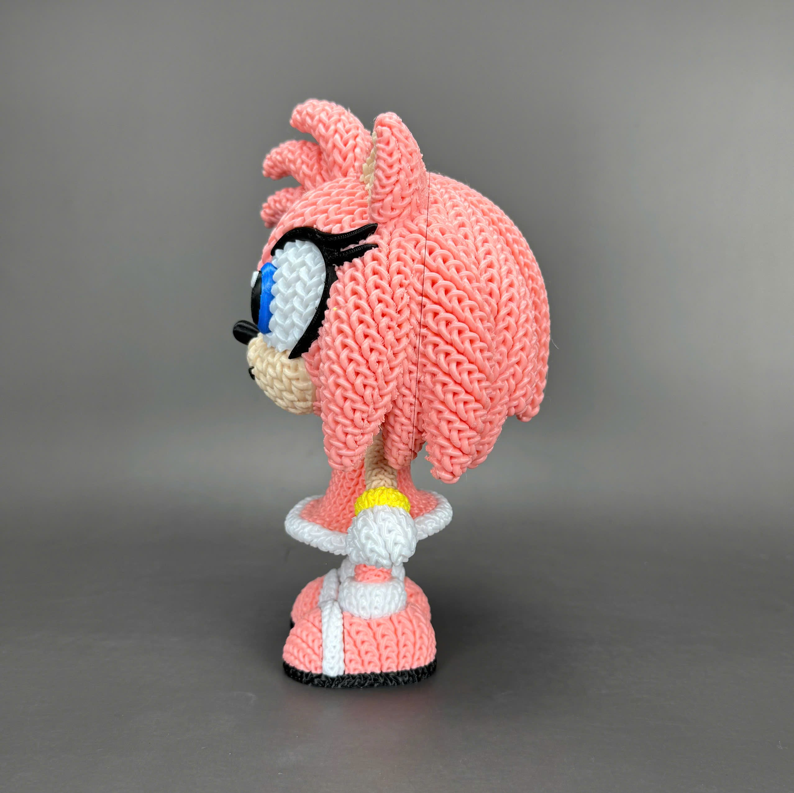 Amy Rose Crochet Edition – Figura 3D Articulada de 18 cm