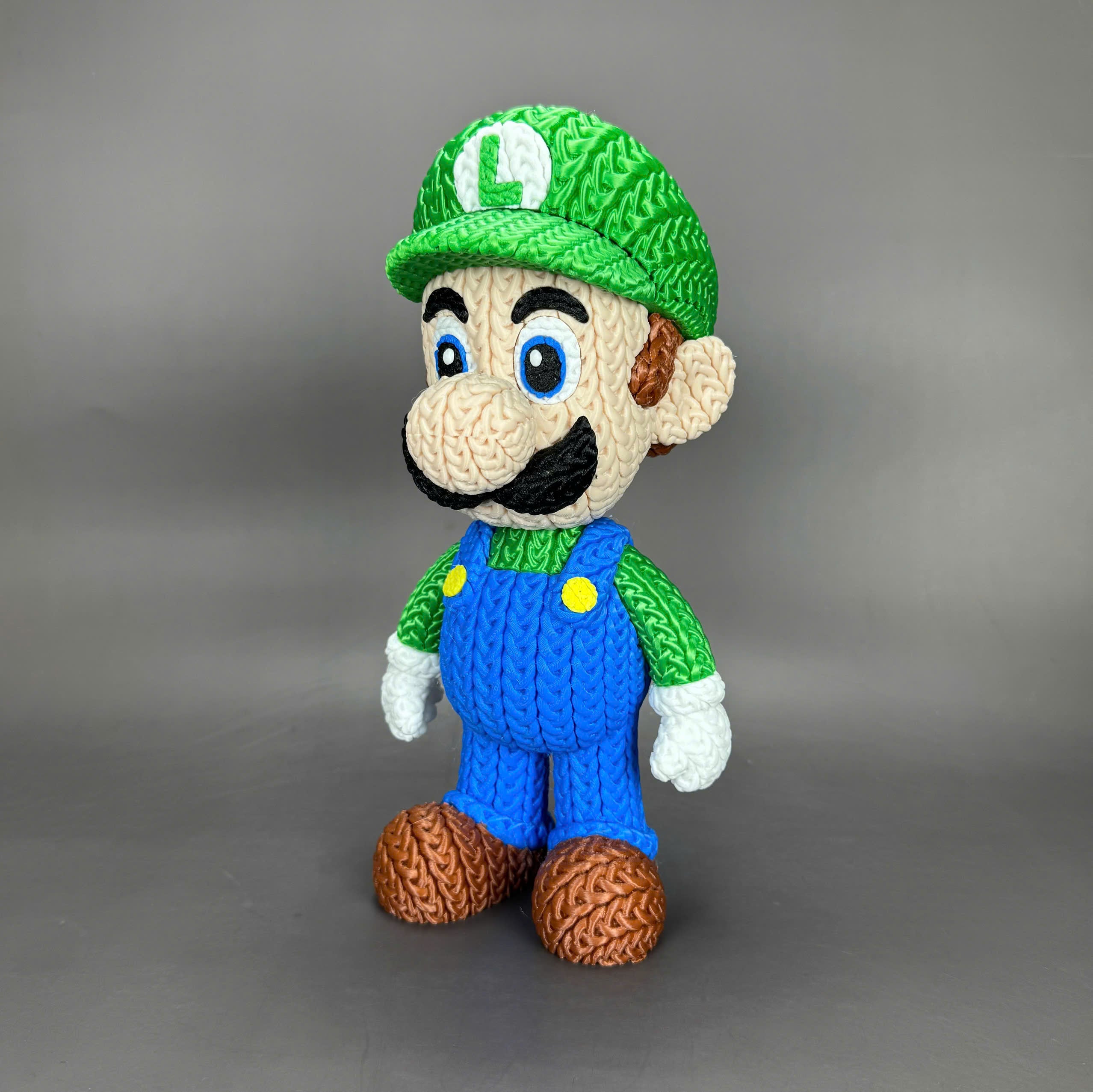 Luigi Crochet Edition – Figura 3D Articulada de 18 cm