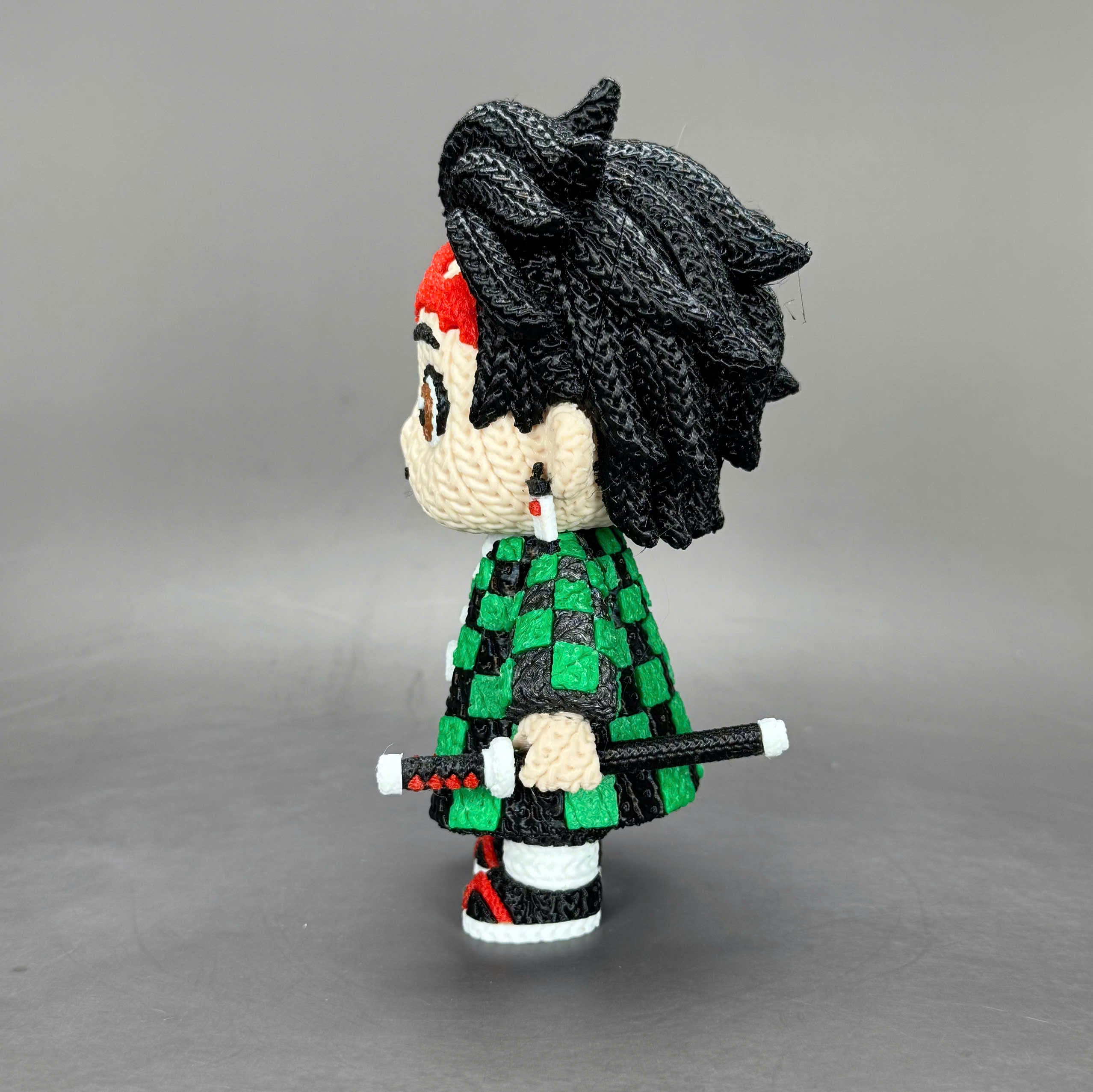 Tanjiro Kamado Crochet Edition – Figura Anime 3D Articulada de 18 cm