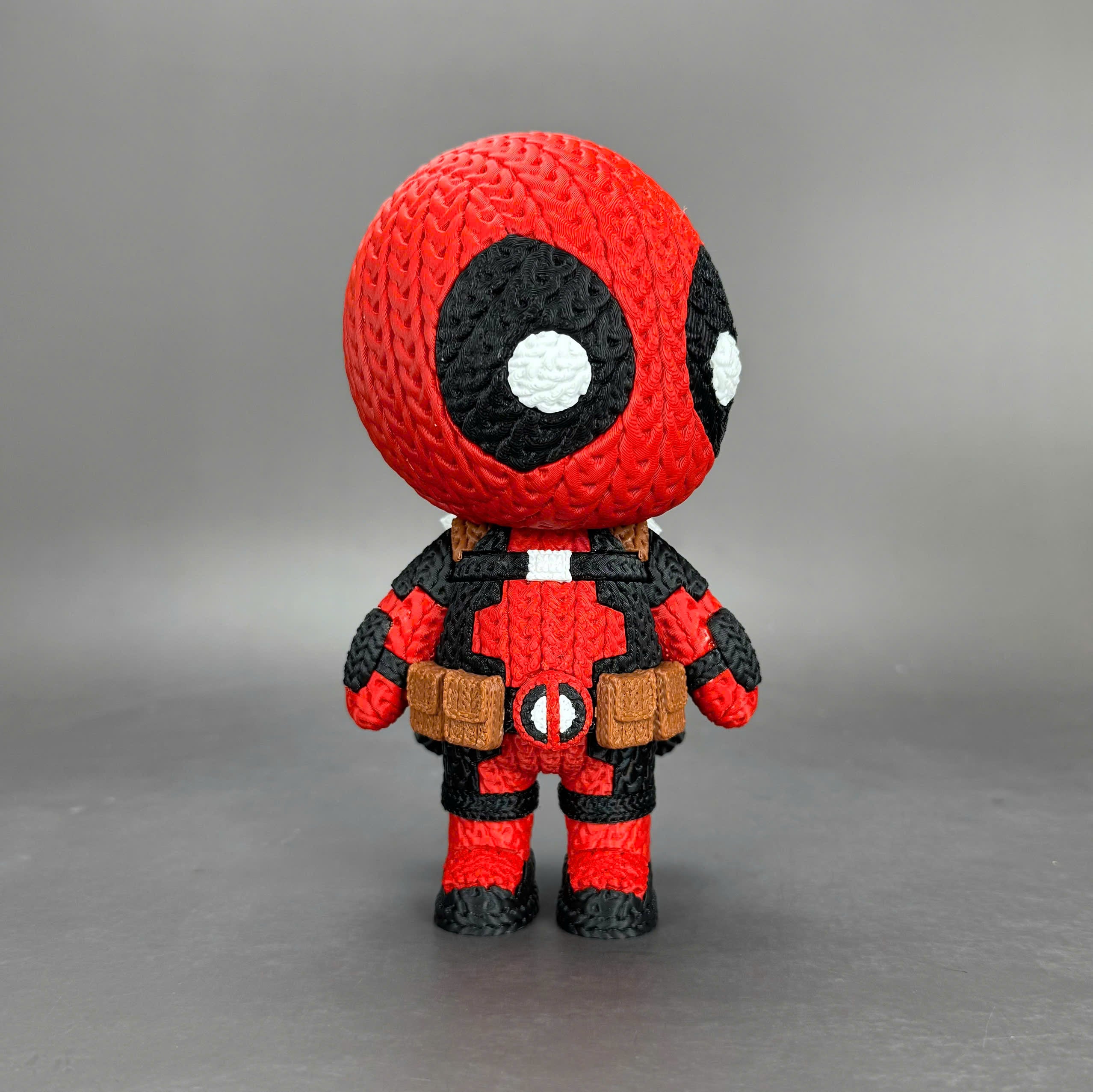 Deadpool Crochet Edition – Figura 3D Articulada de 18 cm